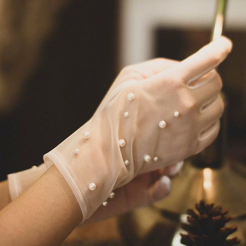 Pearl-Embellished Bridal Lace Gloves – Short Wedding Gloves